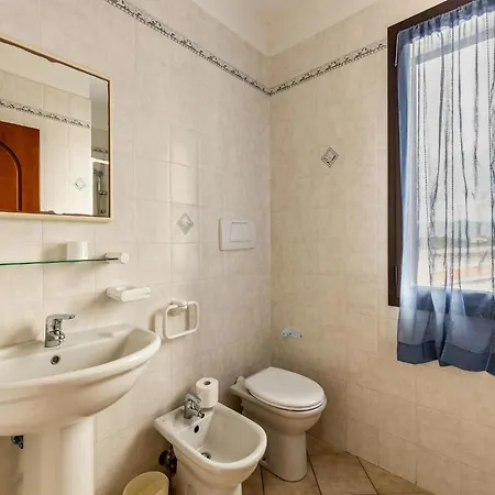 With 2 Shared Pools Near Sea 瓦雷多利亚