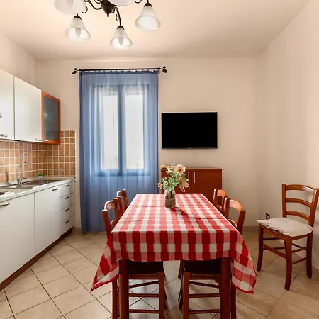 Apartament A 150 Meter Long Mare, 2 Fish,