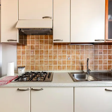 A 150 Meter Long Mare, 2 Fish, *