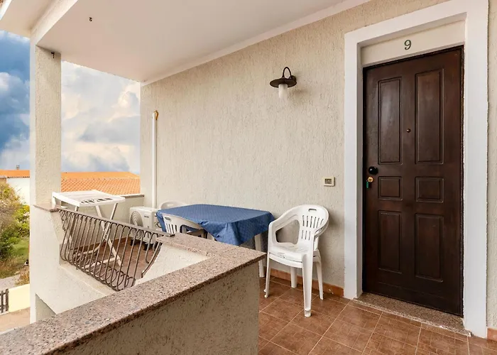 A 150 Meter Long Mare, 2 Fish, *